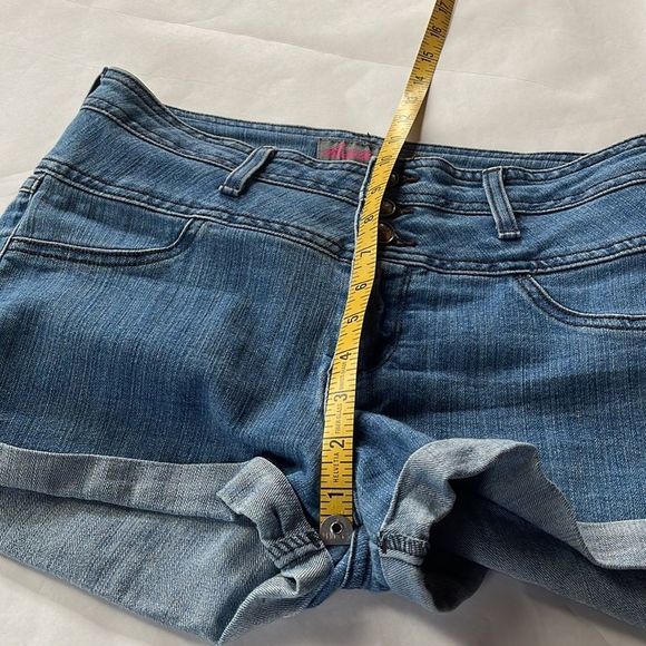 Heartbreaker Triple Button Denim Shorts - Large - Picture 7 of 10